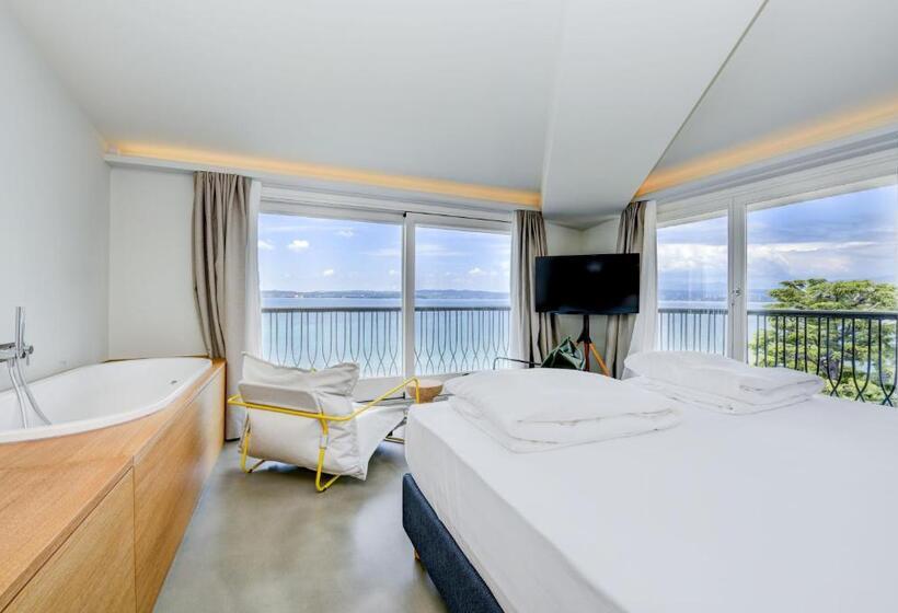 סוויטת ג'וניור נוף לאגם, Flaminia