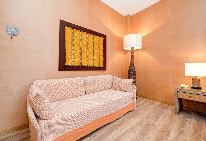 חדר סטנדרט לשלושה, Flaminia