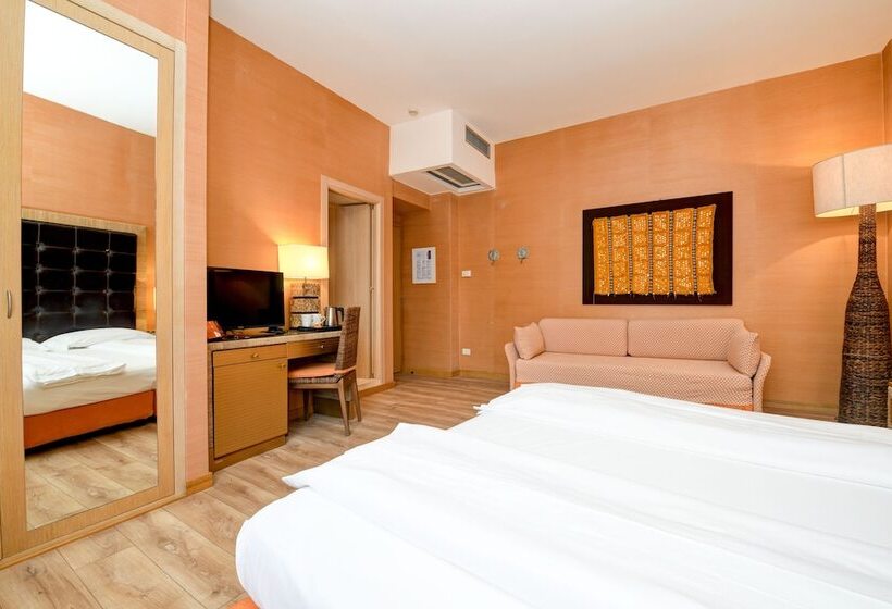 חדר סטנדרט לשלושה, Flaminia