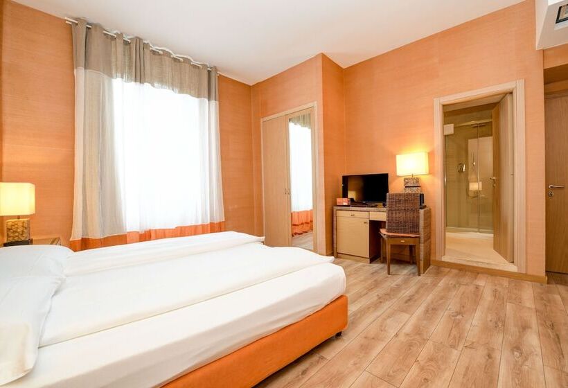 חדר סטנדרט לשלושה, Flaminia