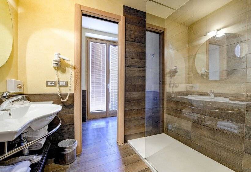 חדר סטנדרט לארבעה, Flaminia