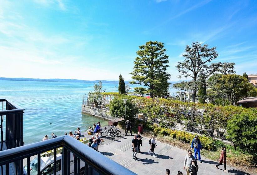 חדר סטנדרט לארבעה, Flaminia