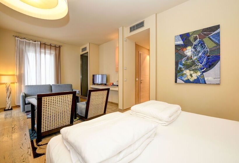 חדר סטנדרט לארבעה, Flaminia