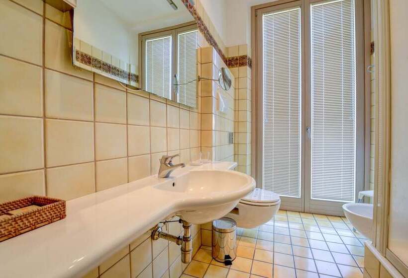 חדר דלוקס נוף לאגם, Flaminia