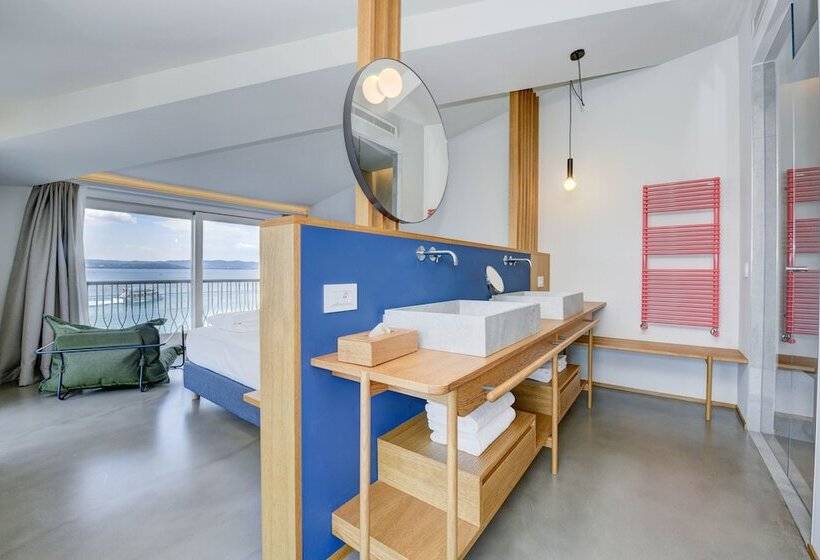 סוויטת ג'וניור נוף לאגם, Flaminia