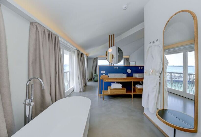 סוויטת ג'וניור נוף לאגם, Flaminia