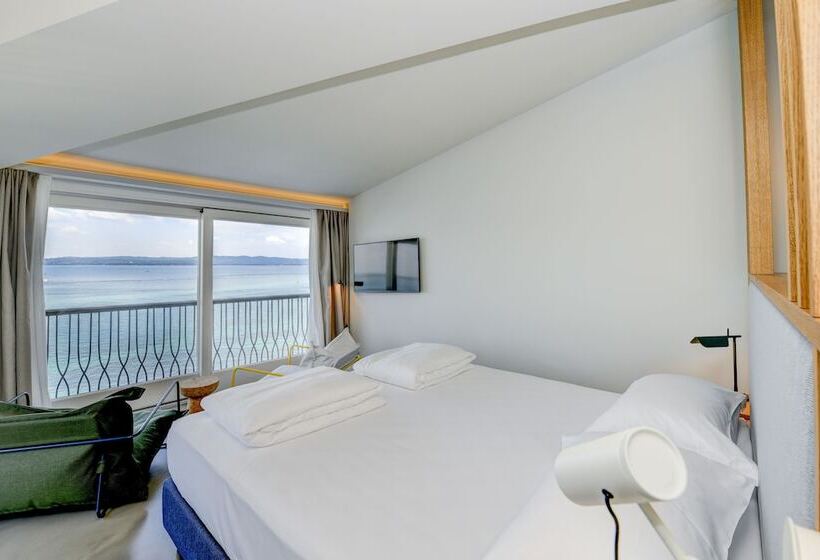 סוויטת ג'וניור נוף לאגם, Flaminia