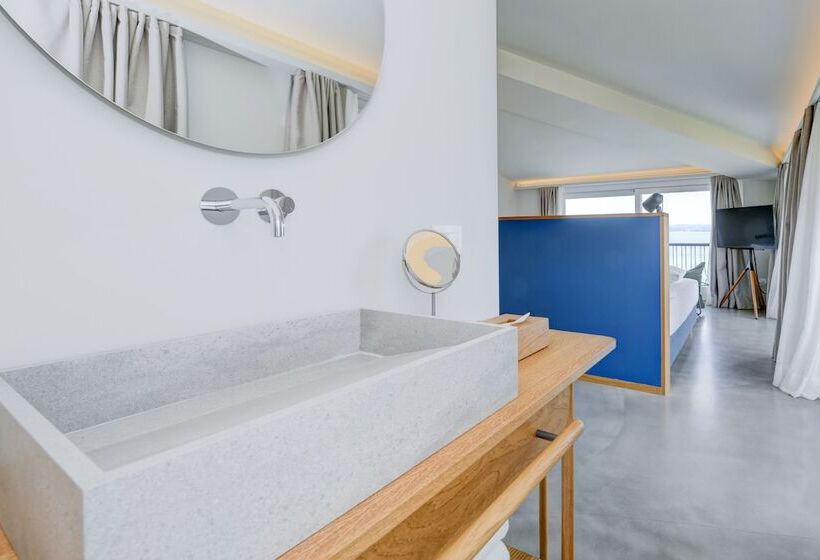 סוויטת ג'וניור נוף לאגם, Flaminia