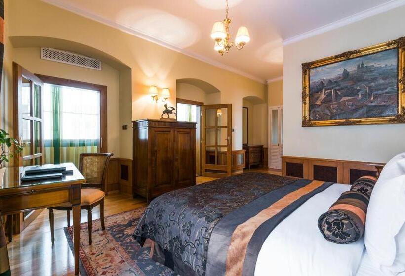 اتاق لوکس, Golden Well