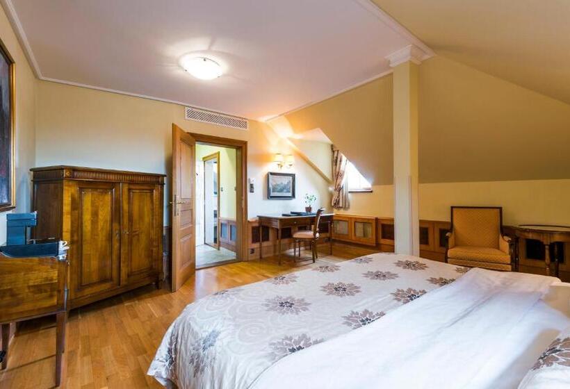 اتاق لوکس, Golden Well