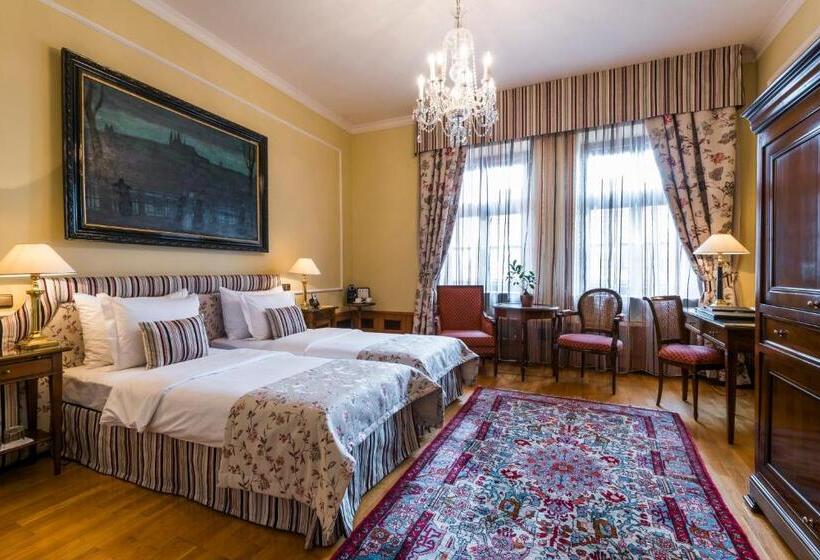 اتاق لوکس, Golden Well