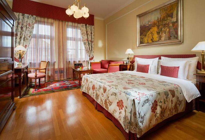 اتاق لوکس, Golden Well