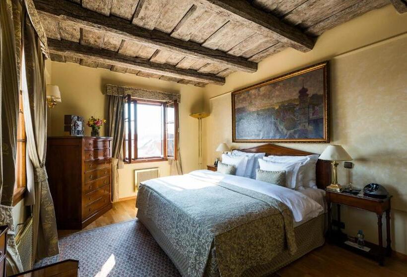 سوییت, Golden Well