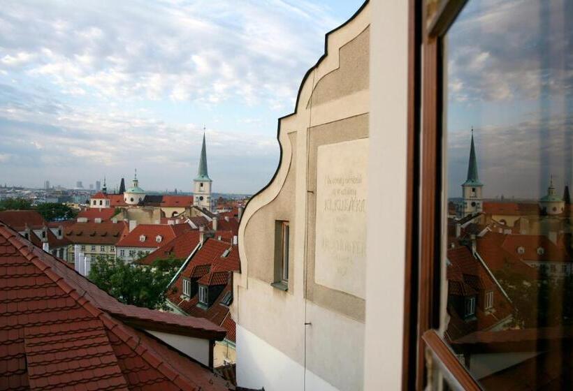 اتاق لوکس, Golden Well