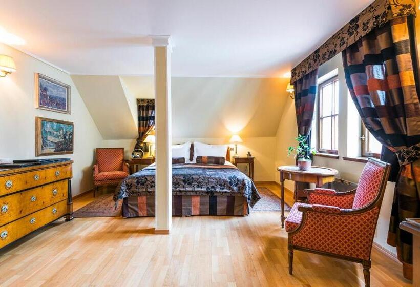 اتاق لوکس, Golden Well