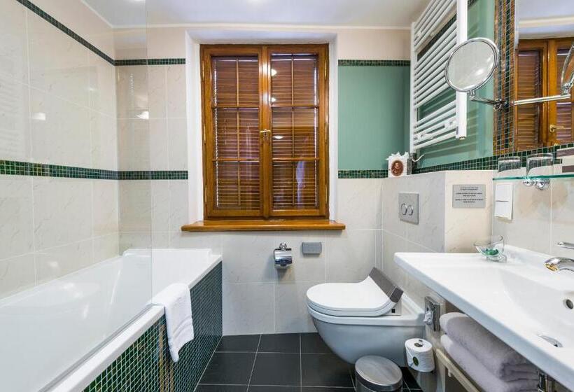 اتاق لوکس, Golden Well