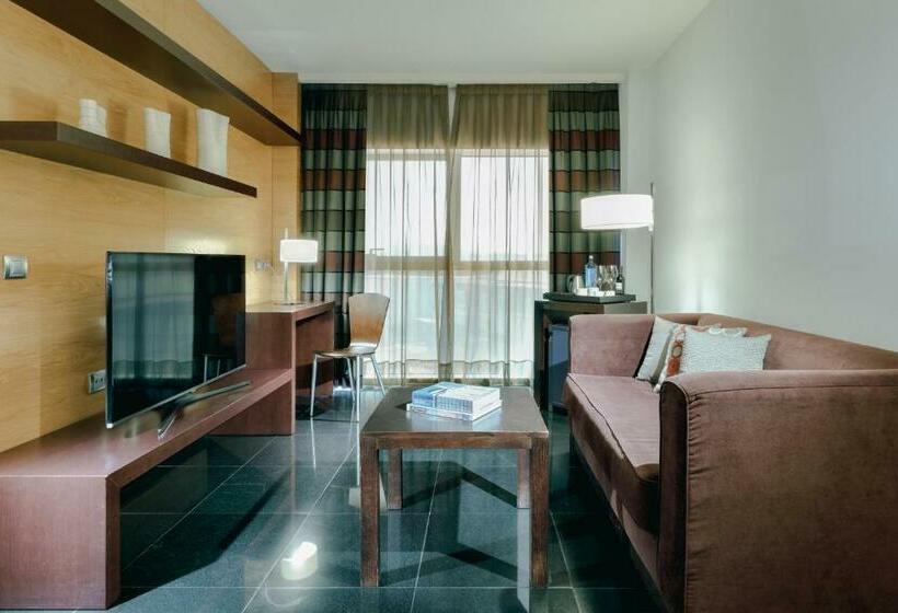 شقة غرفة واحدة, Hesperia Fira