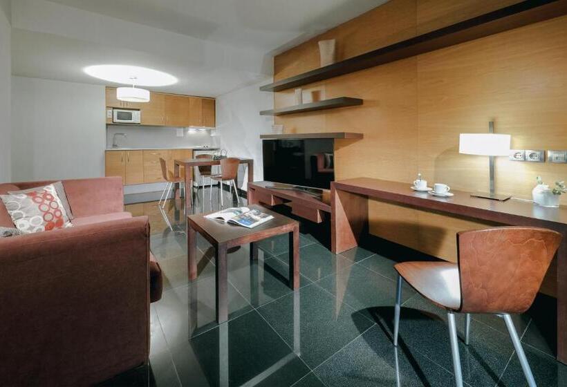 غرفة عائلية, Hesperia Fira