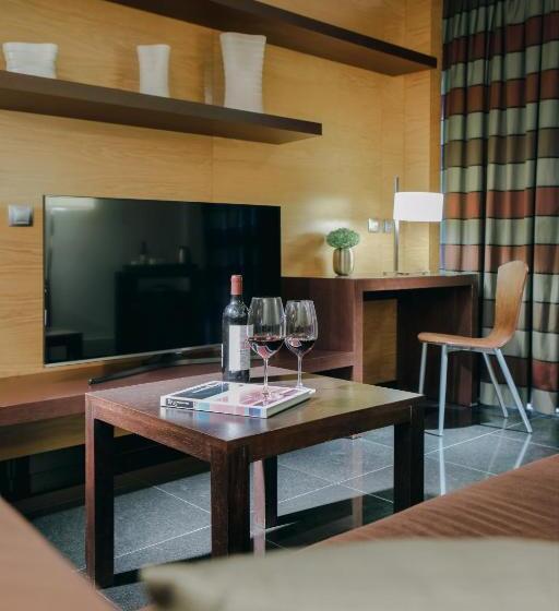 شقة غرفة واحدة مزودة بتراس, Hesperia Fira