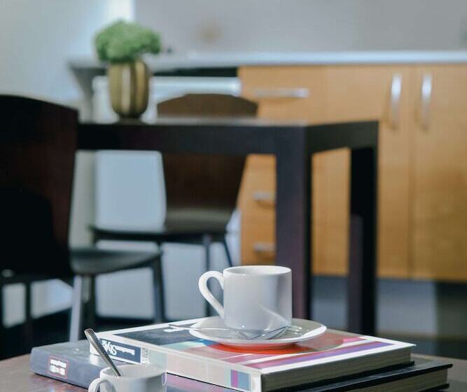 شقة غرفة واحدة, Hesperia Fira