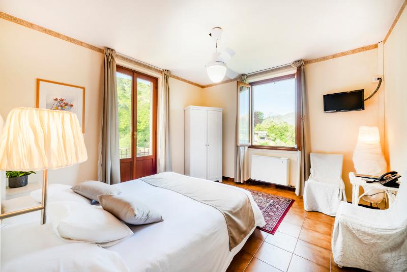 Номер Стандарт Вид на Озеро, Il Perlo