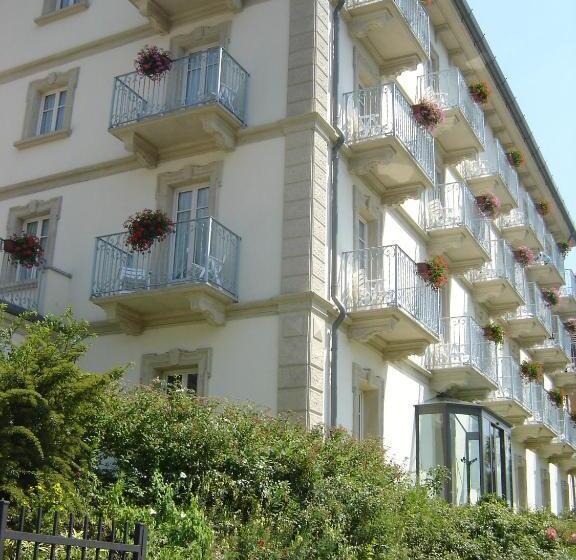 غرفة قياسية مطلّة علي البحيرة, Lario