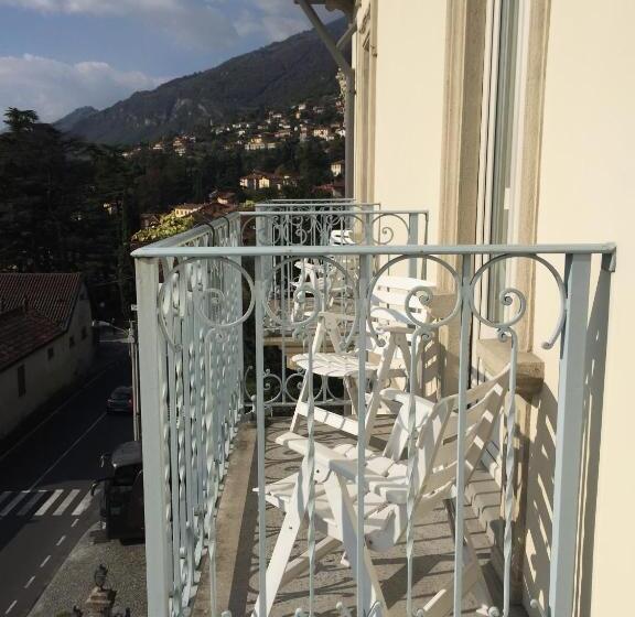 غرفة قياسية مطلّة علي البحيرة, Lario