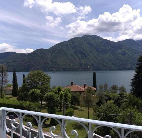 غرفة قياسية مطلّة علي البحيرة, Lario