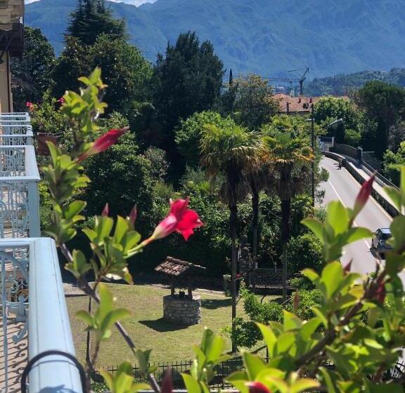 غرفة قياسية مطلّة علي البحيرة, Lario
