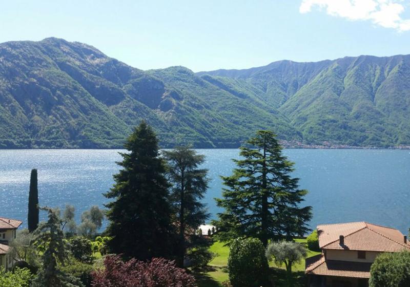 غرفة قياسية مطلّة علي البحيرة, Lario