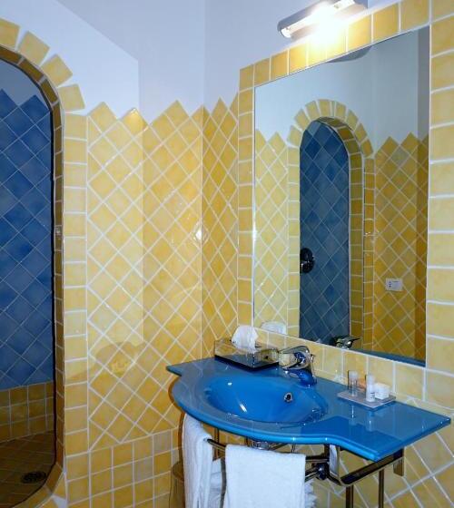 Люкс, Monti Di Mola