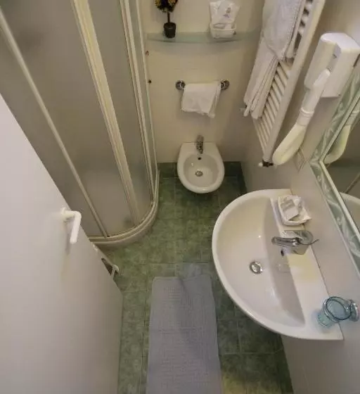 Standard Kolmen Hengen Huone, Romagna