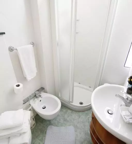 Standard Neljän Hengen Huone, Romagna