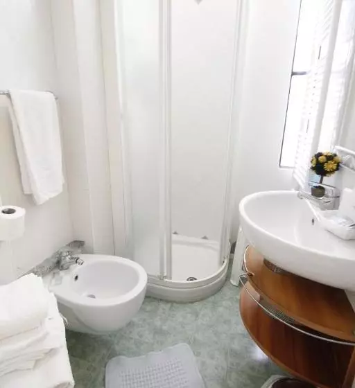 Standard Neljän Hengen Huone, Romagna