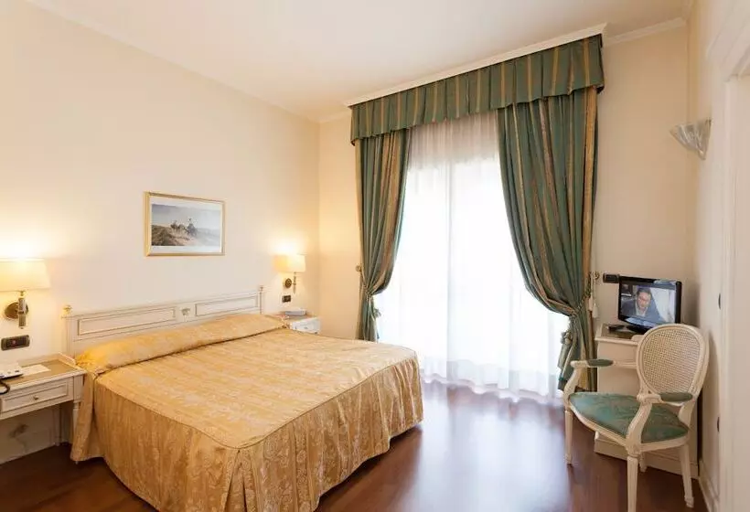 Camera Classica, Savoy Palace
