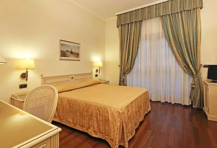 Camera Classica, Savoy Palace