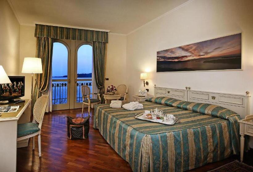 اتاق لوکس با چشمانداز دریاچه, Savoy Palace