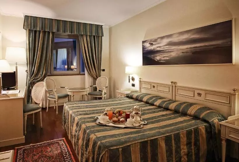 Camera Superiore con Vista, Savoy Palace