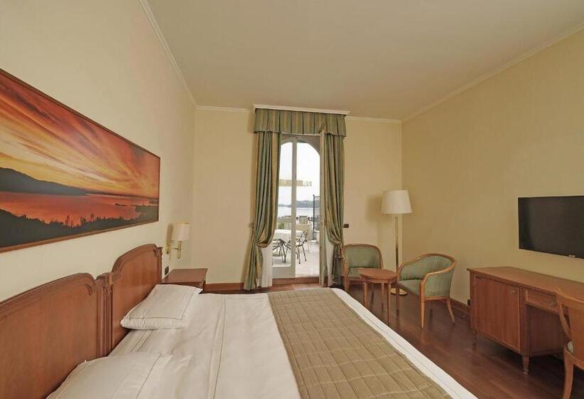 스탠다드 룸 킹사이즈 침대, Savoy Palace