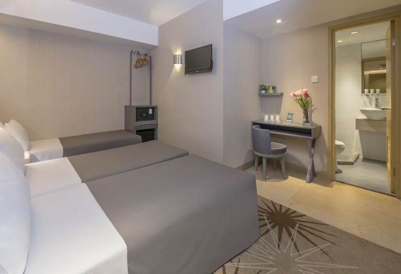 اتاق استاندارد سه نفره, Silka Far East