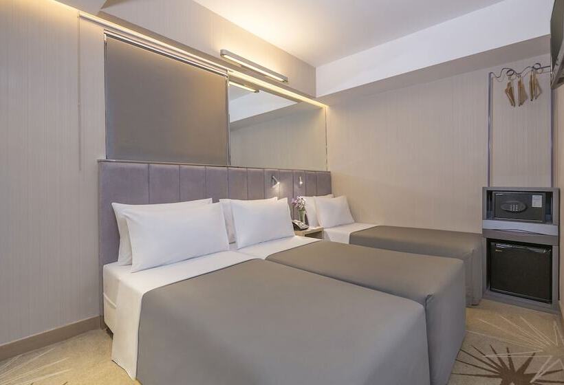 اتاق استاندارد سه نفره, Silka Far East