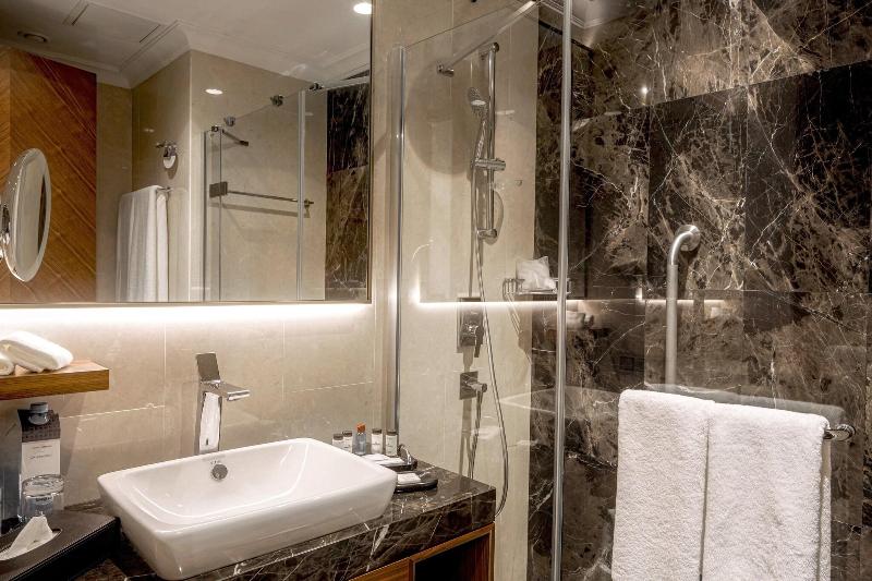 اتاق استاندارد سه نفره, Silka Far East