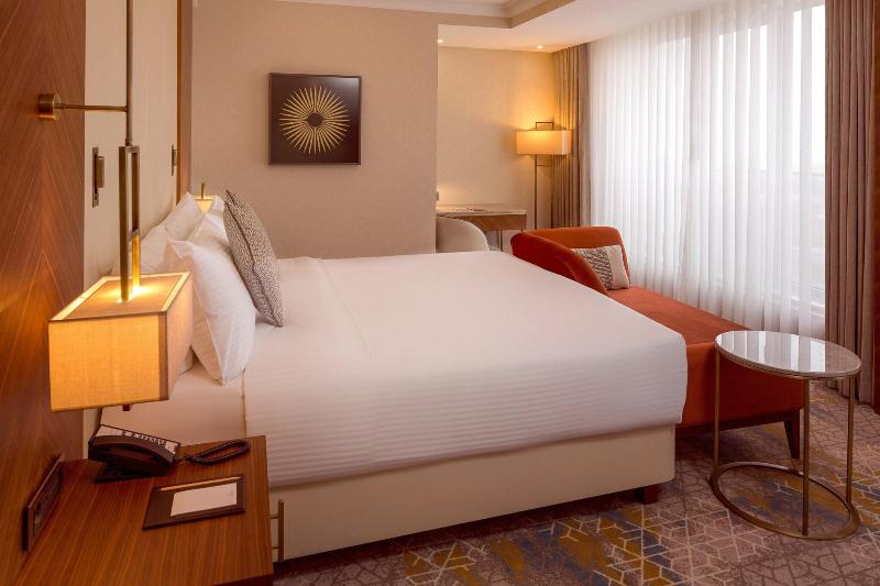 اتاق استاندارد سه نفره, Silka Far East