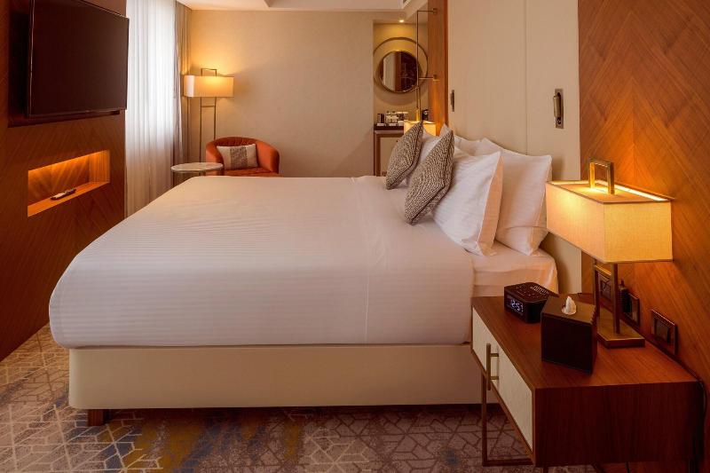 اتاق استاندارد سه نفره, Silka Far East