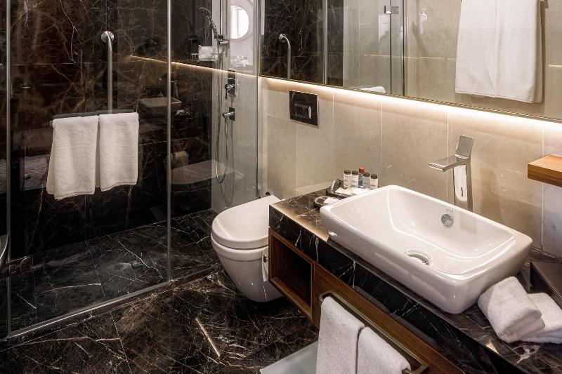 اتاق استاندارد سه نفره, Silka Far East