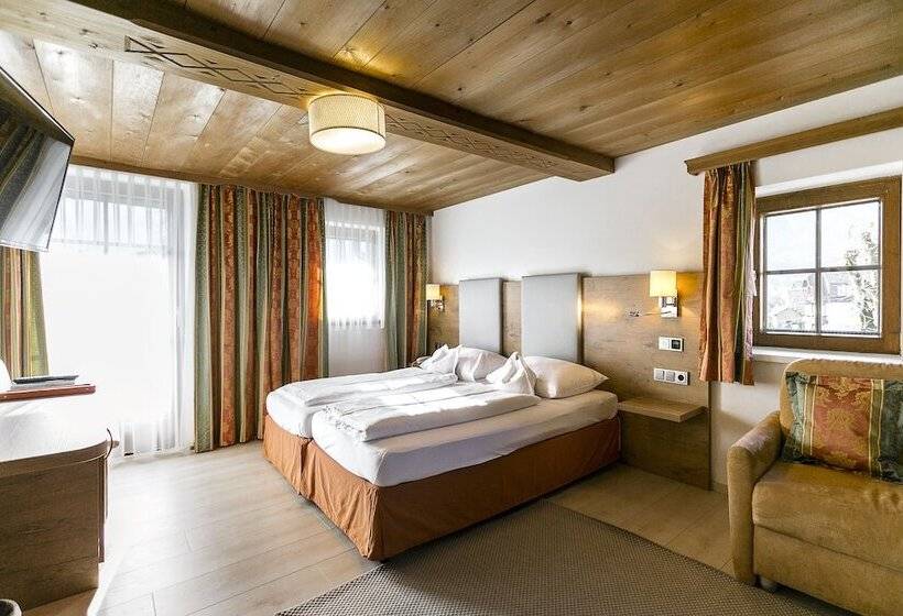 スタンダードトリプルルーム, Stroblerhof