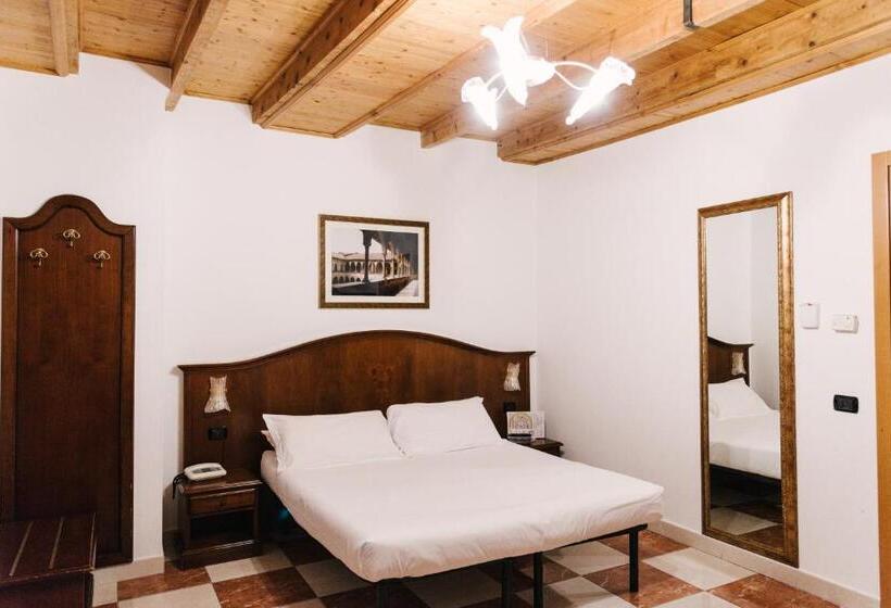 اتاق استاندارد, Ungheria Varese 1946