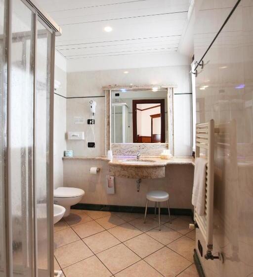 اتاق استاندارد, Ungheria Varese 1946