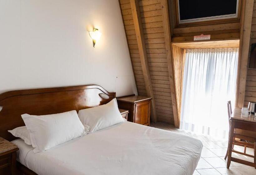 اتاق سوپریور, Ungheria Varese 1946