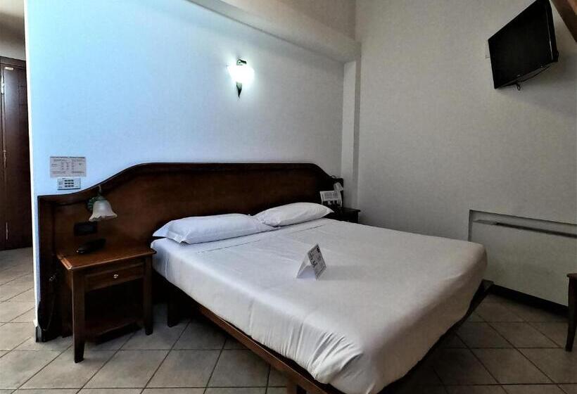 اتاق لوکس, Ungheria Varese 1946